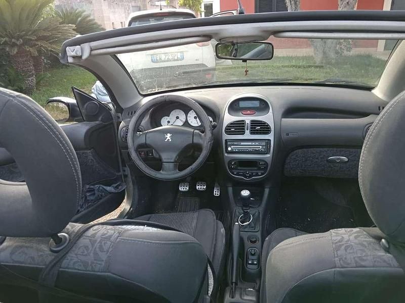 Usata Peugeot 206 CC Quiksilver 109 CV (80 kW) 2004 Argento Cabrio