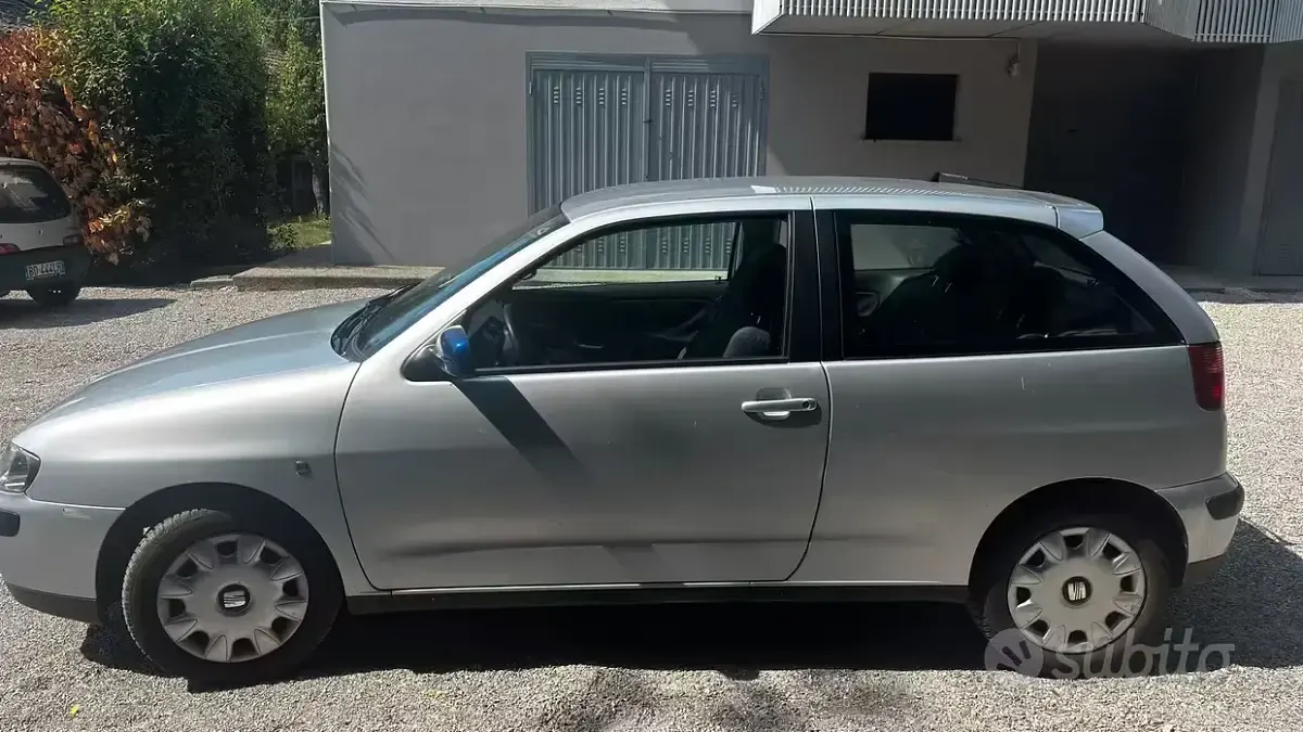 Usata Seat Ibiza 110 CV (80 kW) 2000 Grigio Utilitaria