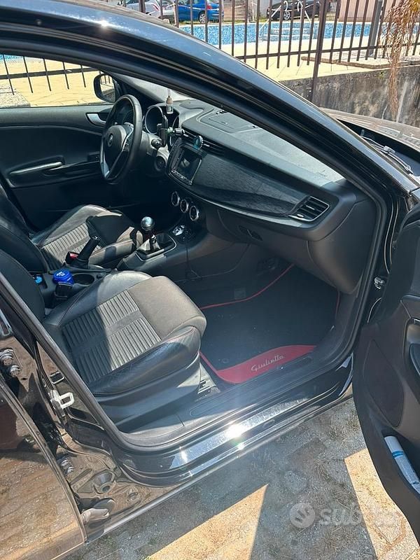 Usata Alfa Romeo Giulietta Super 120 CV (88 kW) 2018 Nero Utilitaria