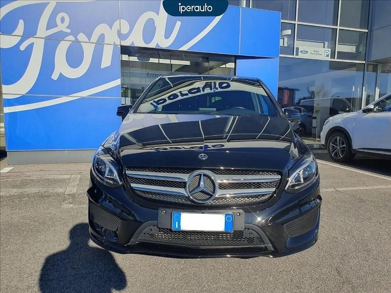 Usata Mercedes B200 Premium 156 CV (114 kW) 2017 Nero metallizzato Monovolume