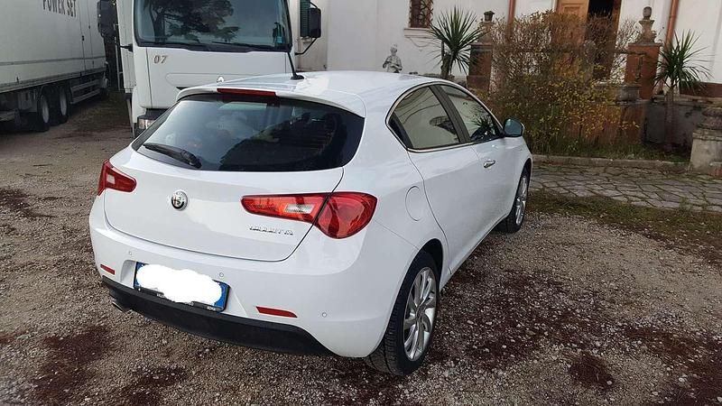 Usata Alfa Romeo Giulietta Super 120 CV (88 kW) 2016 Berlina