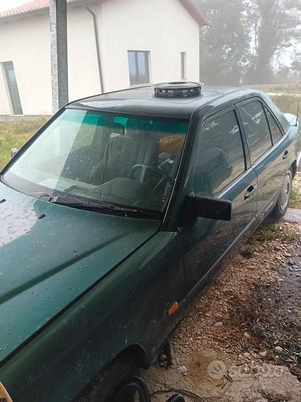Usata Mercedes 250 1988 Verde Berlina