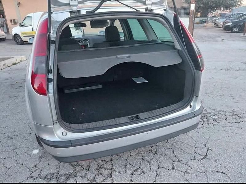 Usata Ford Focus 90 CV (66 kW) 2007 Grigio Station wagon