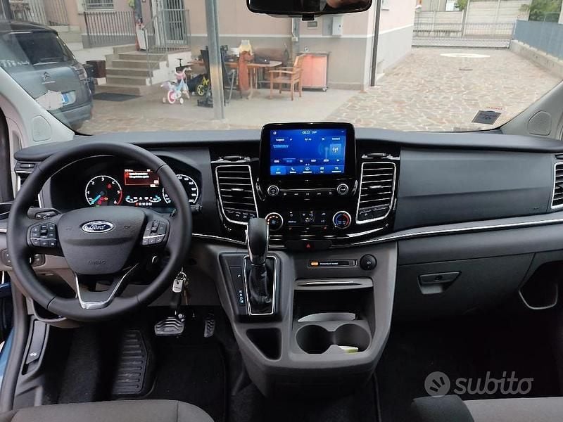 Usata Ford Tourneo Custom 136 CV (100 kW) 2022 Blu/azzurro Furgone
