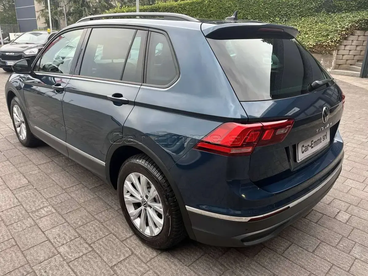 Usata VW Tiguan Life 122 CV (89 kW) 2022 Nightshade blu SUV