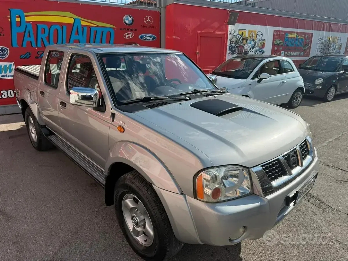 Usata Nissan Navara 133 CV (97 kW) 2002 Grigio Pick-up
