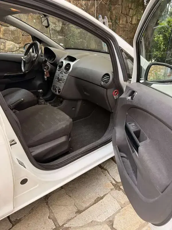 Usata Opel Corsa Edition 75 CV (55 kW) 2011 Utilitaria
