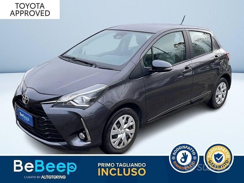 Usata Toyota Yaris Active 111 CV (81 kW) 2019 Grigio metallizzato Berlina