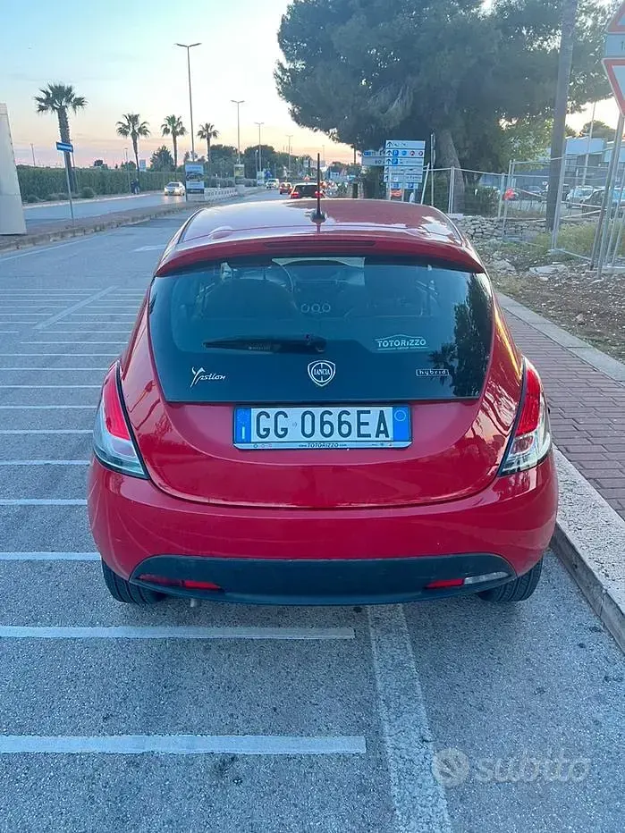 Usado Lancia Ypsilon 69 HP (50 kW) 2021 Citadino