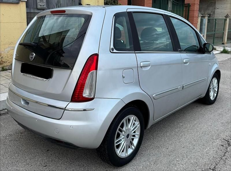 Usata Lancia Musa Gold 95 CV (69 kW) 2013 Grigio Monovolume