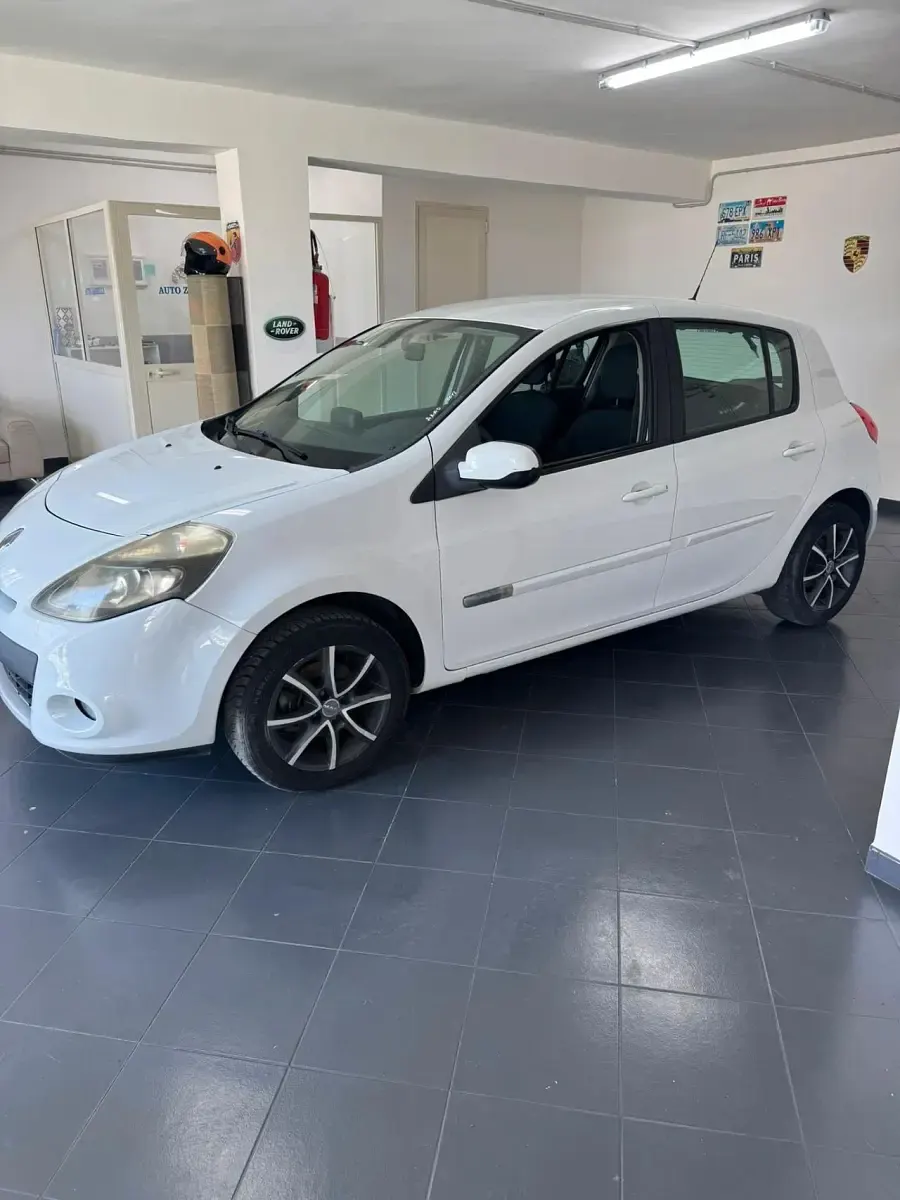 Usata Renault Clio IV 74 CV (54 kW) 2012 Bianco Berlina