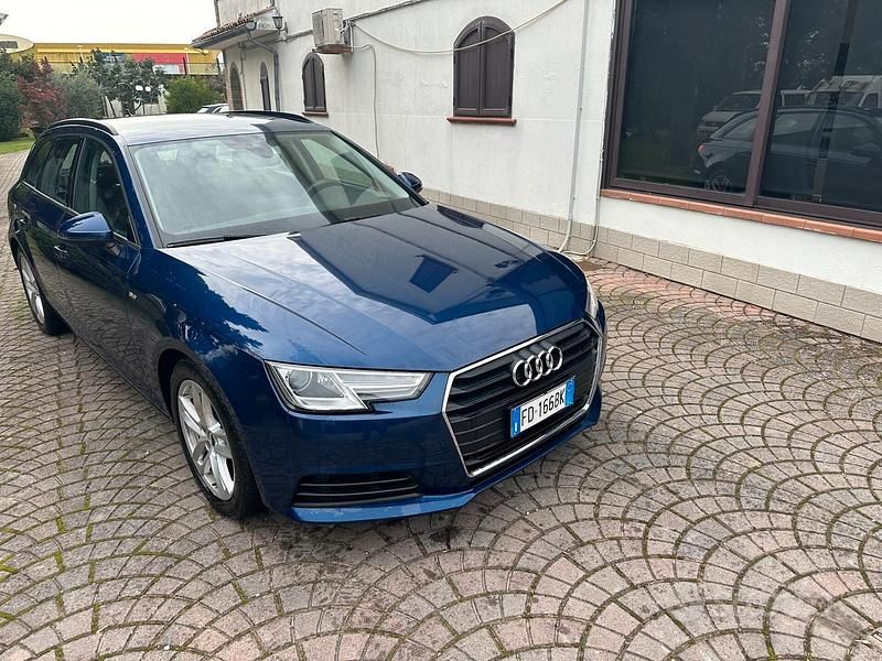 Begagnad Audi A4 Design 150 HK (110 kW) 2016 Blå Kombi