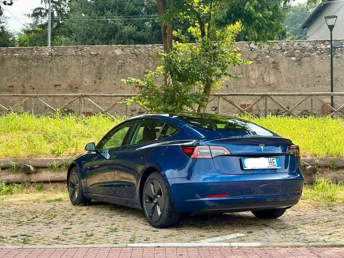 Usata Tesla Model 3 RWD 88 kW (120 CV) 2023 Bluazzurro Berlina
