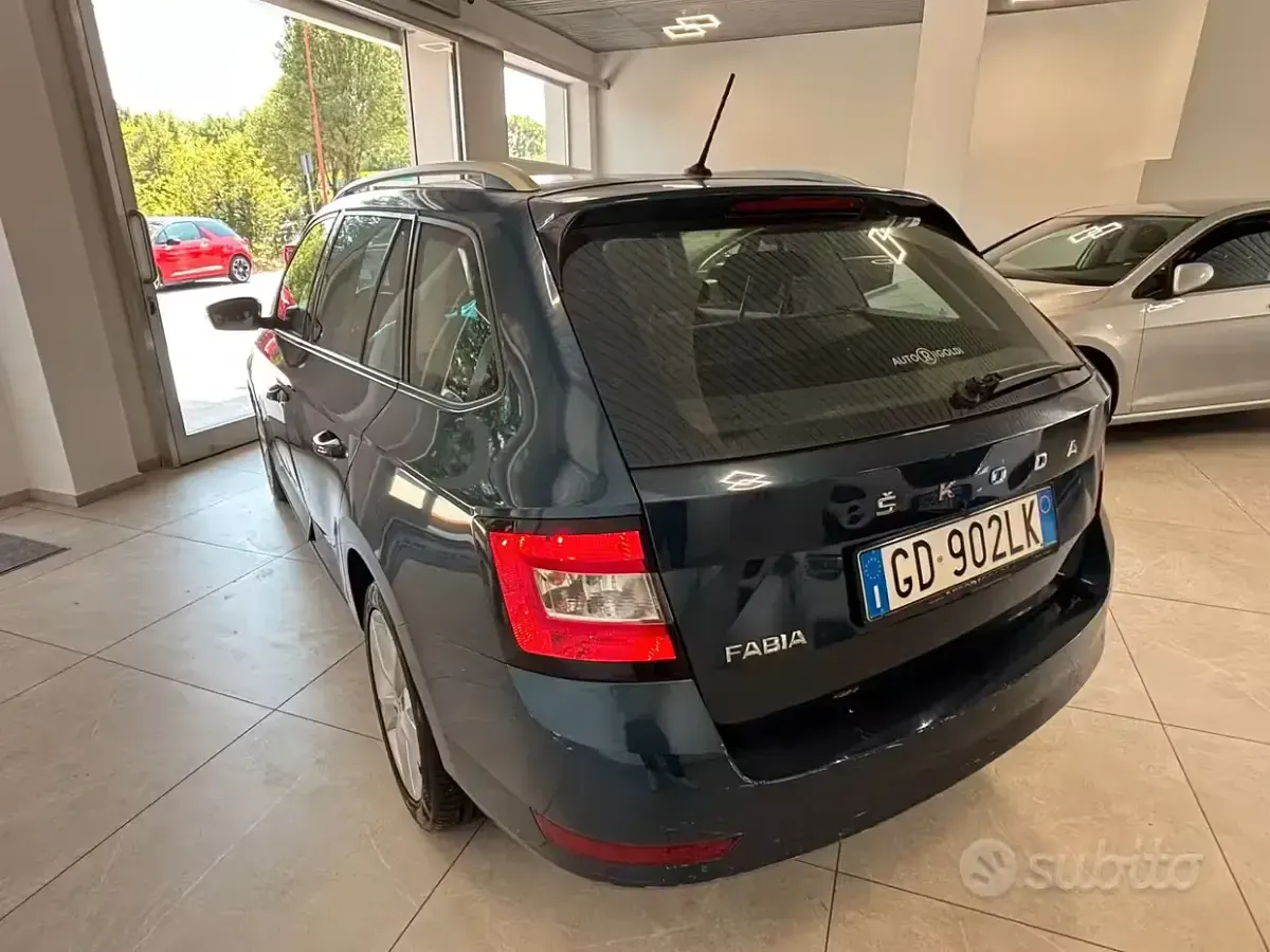 Usata Skoda Fabia Design Edition 95 CV (69 kW) 2021 Blu/azzurro Utilitaria