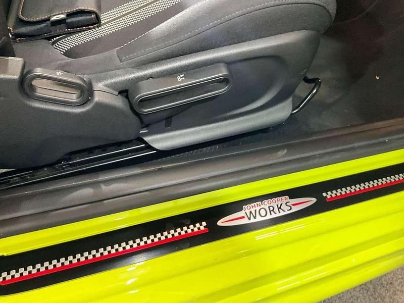 Usata Mini John Cooper Works 136 CV (100 kW) 2022 Zesty yellow Utilitaria