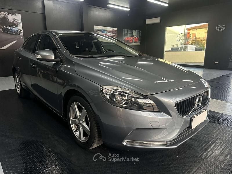 Usata Volvo V40 Kinetic 120 CV (88 kW) 2017 Grigio Station wagon