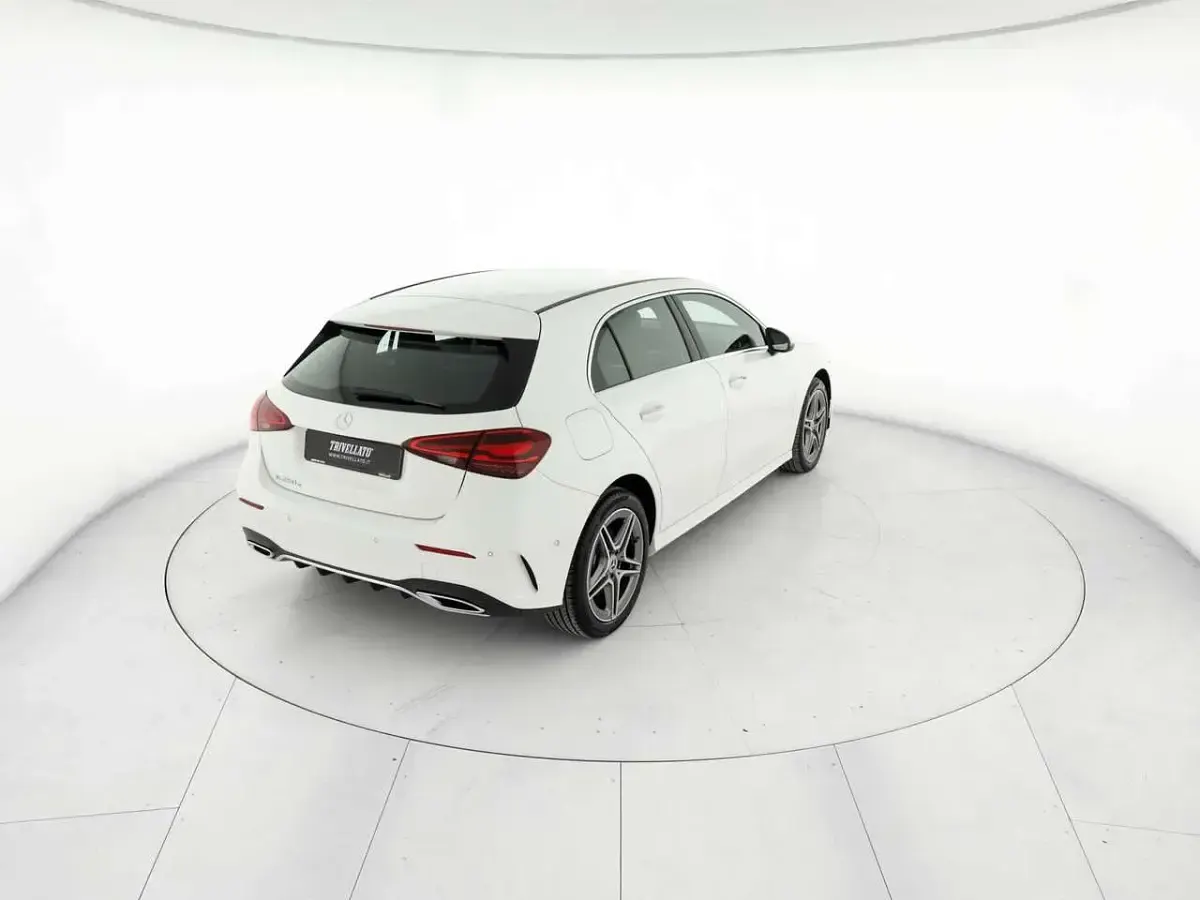 Käytetty Mercedes A250 Advanced Plus 218 HP (160 kW) 2023 Valkoinen Sedan