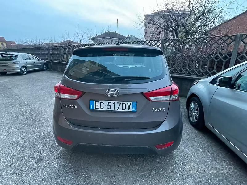 Usata Hyundai ix20 125 CV (91 kW) 2011 Marrone Utilitaria
