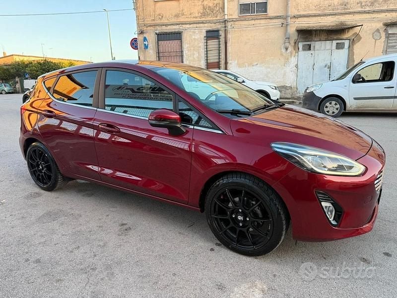 Usata Ford Fiesta Titanium 86 CV (63 kW) 2018 Marrone Berlina