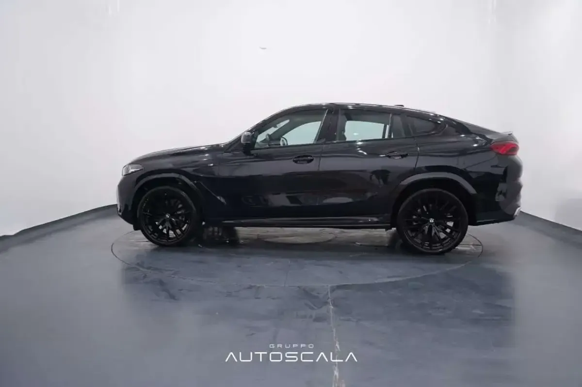 Usata BMW X6 M Sport 286 CV (210 kW) 2024 Saphirschwarz metallizzato SUV