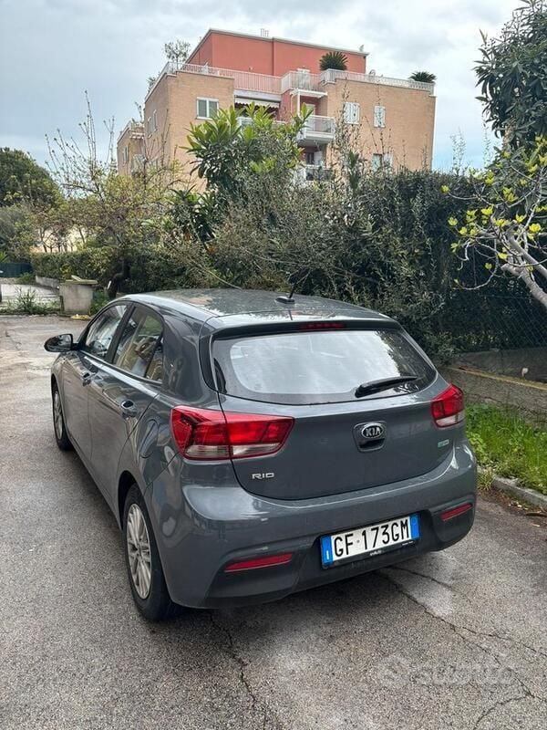 Usata Kia Rio 84 CV (61 kW) 2021 Grigio Utilitaria