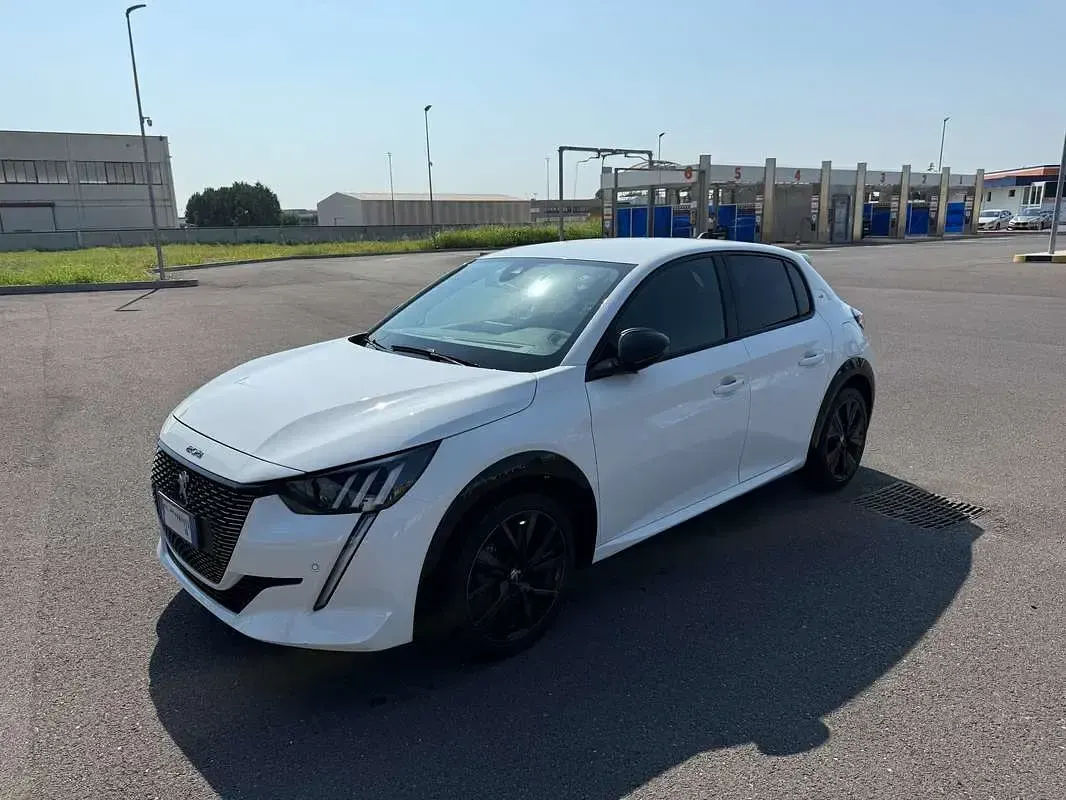 Usata Peugeot 208 GT 101 CV (74 kW) 2023 Bianco Utilitaria