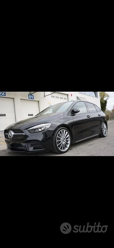Nero Usata 2019 Mercedes B200 Monovolume | 22.000 € - Immagine 1/4