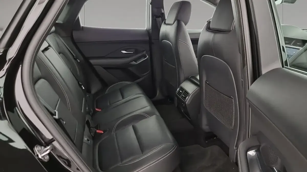 Usata Jaguar E-Pace R-Dynamic 2022 Santorini black SUV