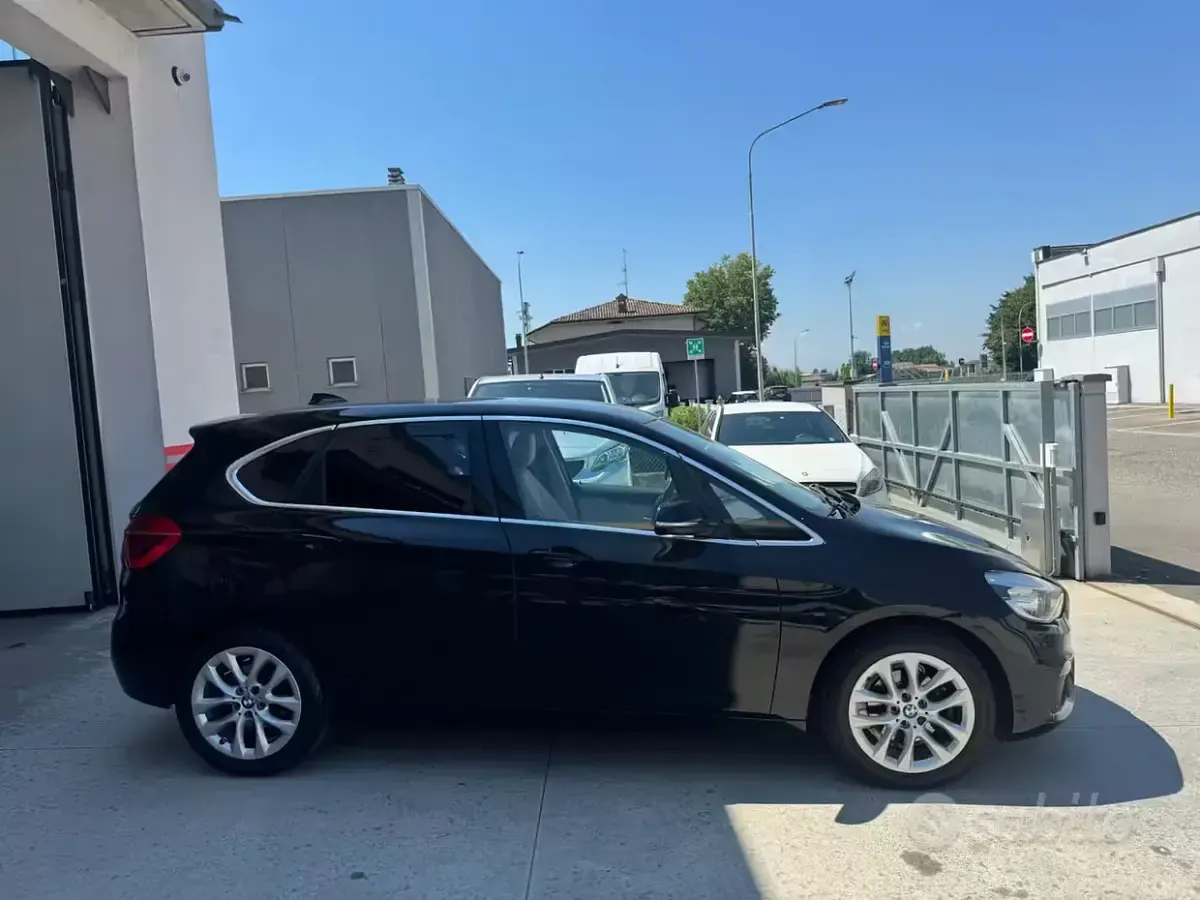 Usata BMW 218 Luxury Line 150 CV (110 kW) 2016 Nero Station wagon