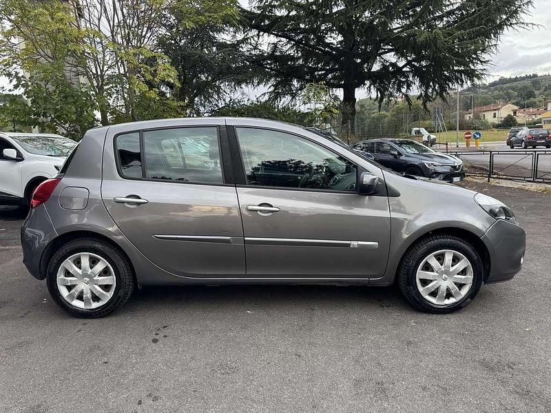 Usata Renault Clio II Luxe 75 CV (55 kW) 2009 Grigio Berlina