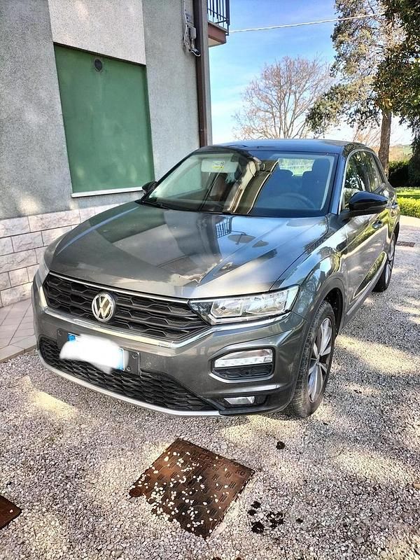 Usata VW T-Roc 116 CV (85 kW) 2019 Grigio SUV