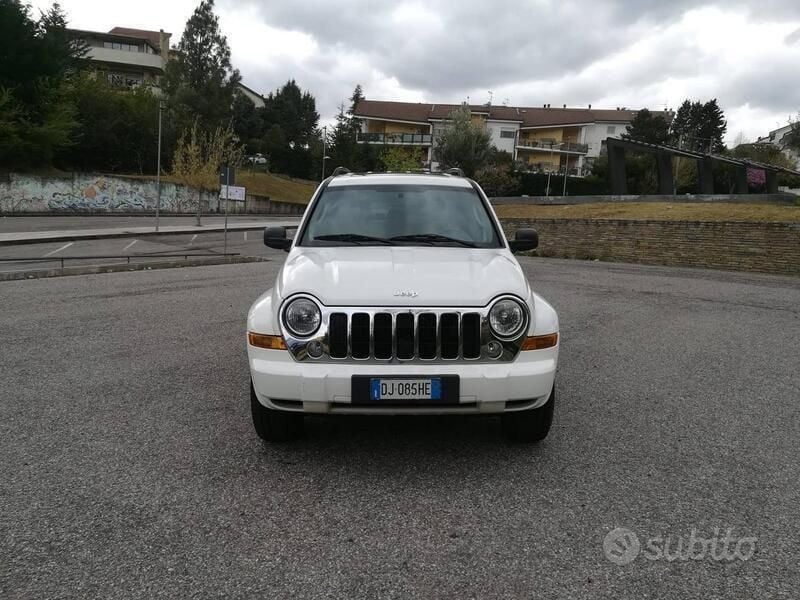 Usata Jeep Cherokee 163 CV (119 kW) 2007 SUV