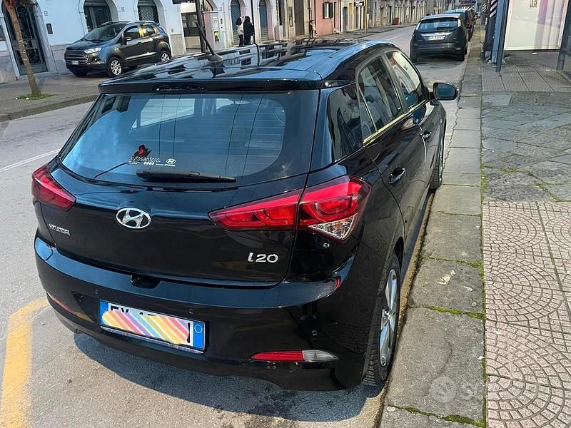 Usata Hyundai i20 Classic 75 CV (55 kW) 2015 Grigio Berlina