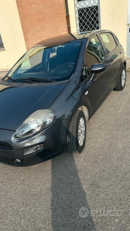 Usata Fiat Punto 77 CV (56 kW) 2016 Grigio Utilitaria