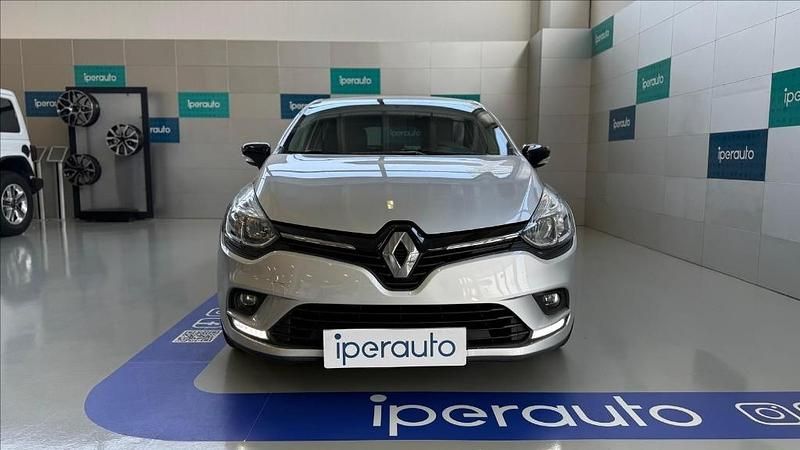 Usata Renault Clio V Intens 90 CV (66 kW) 2020 Argento metallizzato Berlina