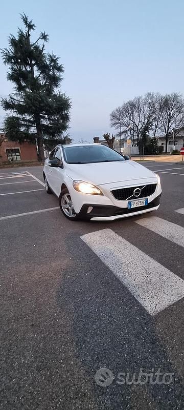 Usata Volvo V40 CC 120 CV (88 kW) 2018 Bianco Station wagon