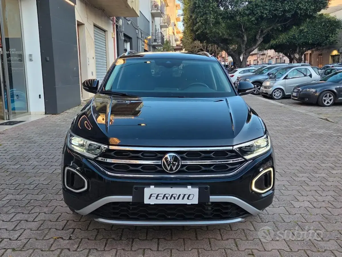 Usata VW T-Roc Style 150 CV (110 kW) 2024 Nero SUV