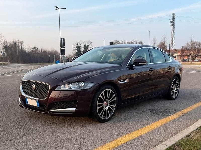Usata Jaguar XF Business Edition 179 CV (131 kW) 2016 Rosso Berlina