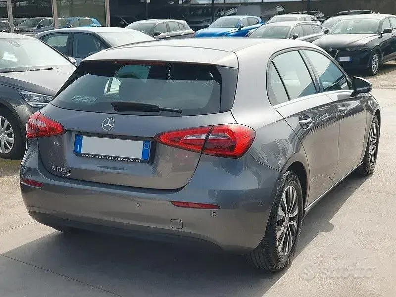 Usata Mercedes 180 116 CV (85 kW) 2021 Grigio Berlina