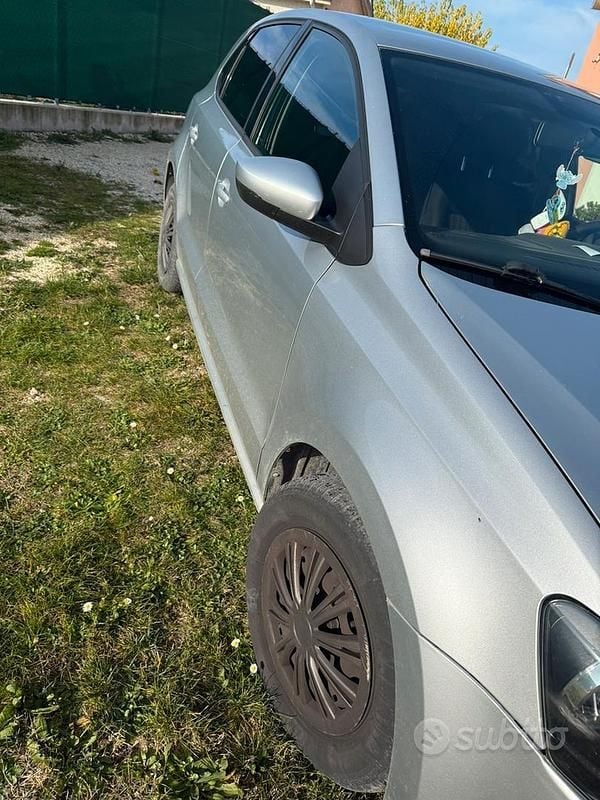 Usata VW Polo Comfortline 101 CV (74 kW) 2015 Grigio Berlina