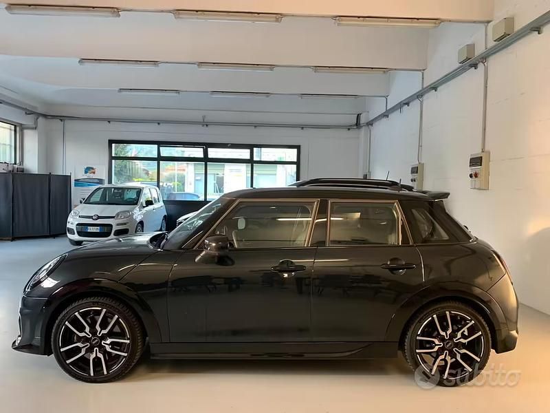 Usata Mini John Cooper Works 156 CV (114 kW) 2025 Grigio Utilitaria