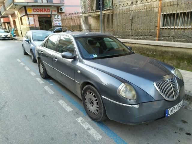 Lancia thesis 2 4 jtd spotreba 06 picture
