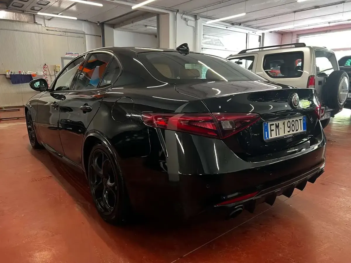 Używany Alfa Romeo Giulia Lusso 179 KM (131 kW) 2017 Czarny Sedan/Limuzyna