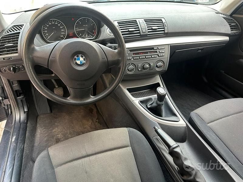 Usata BMW 118 122 CV (89 kW) 2005 Grigio Utilitaria