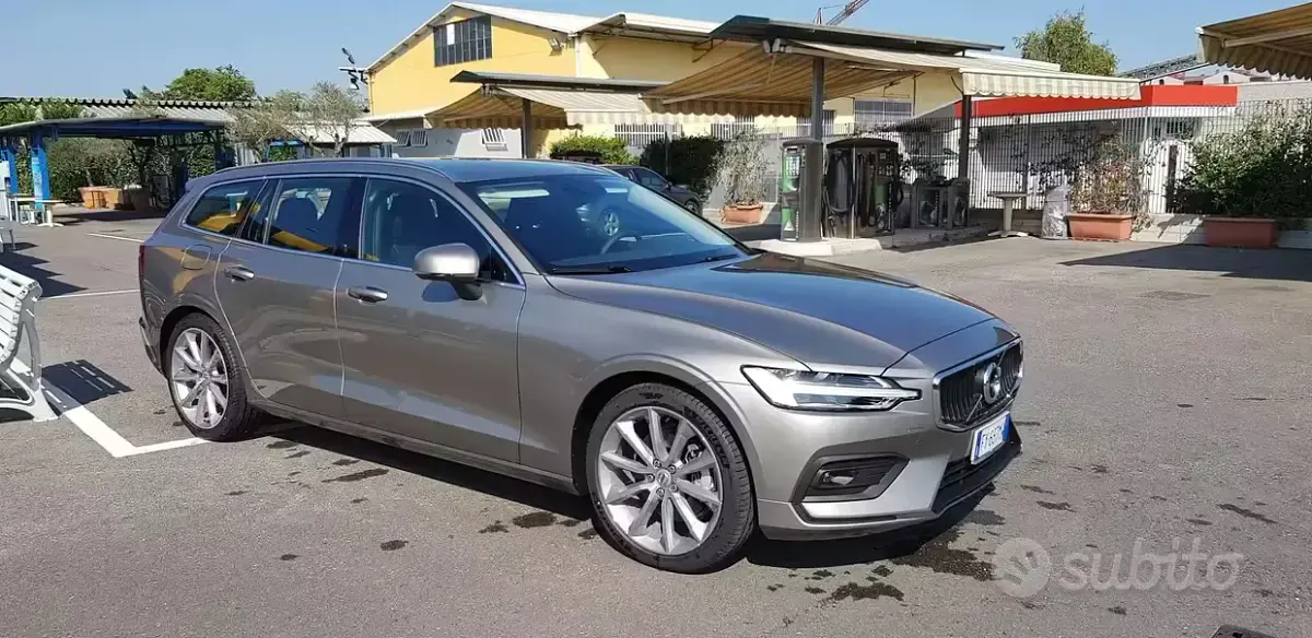 Usata Volvo V60 R-Design 190 CV (139 kW) 2019 Station wagon