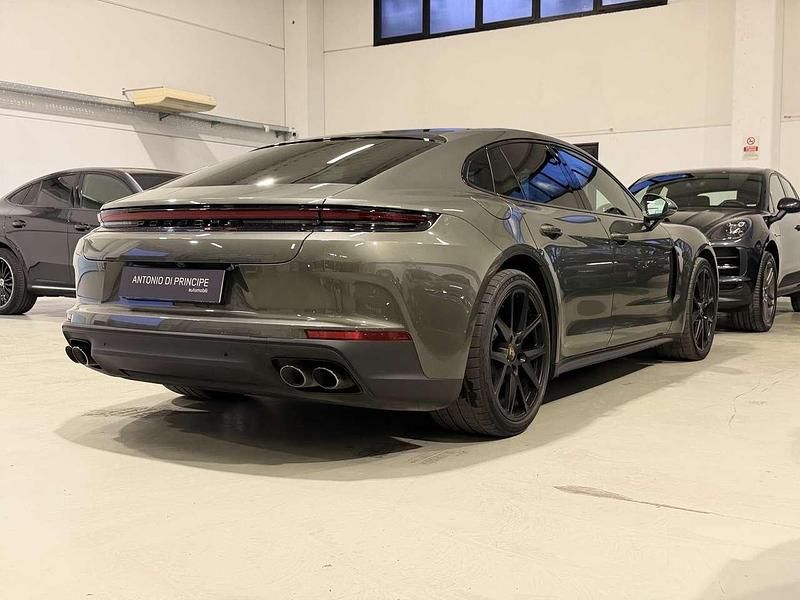 Usata Porsche Panamera 470 CV (345 kW) 2025 Aventurine green Berlina