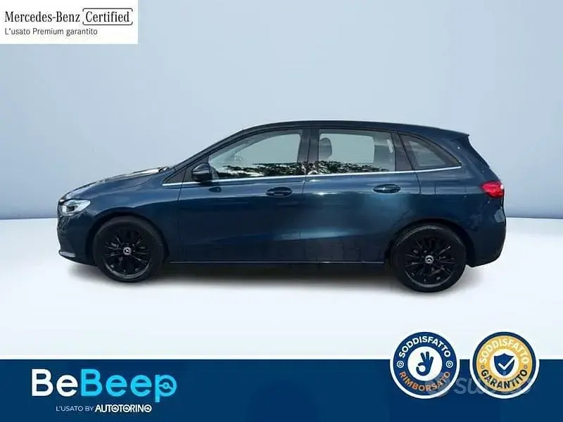 Usata Mercedes B180 116 CV (85 kW) 2021 Blu metallizzato Utilitaria