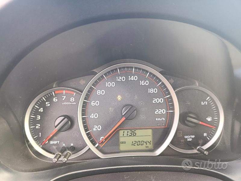 Usata Toyota Yaris Lounge 69 CV (50 kW) 2014 Bianco Berlina