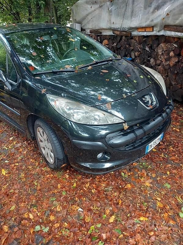 Gebraucht Peugeot 207 75 PS (55 kW) 2008 Schwarz Kleinwagen