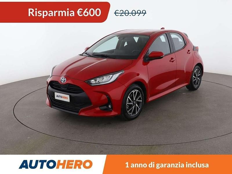 Rosso Usata 2023 Toyota Yaris Hybrid Trend Tre volumi | 19.499 € (Buon prezzo) - Immagine 1/3